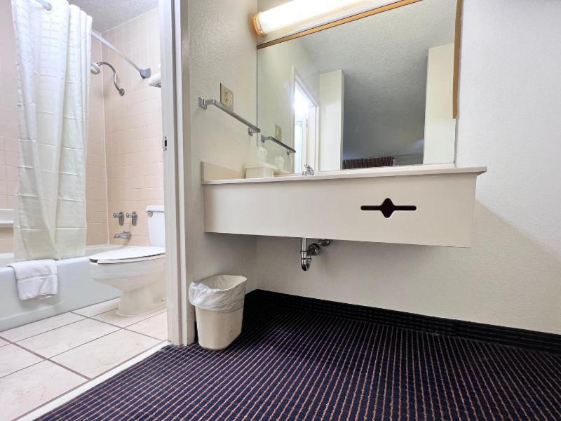 Heritage Inn And Suites Inniswold Esterno foto